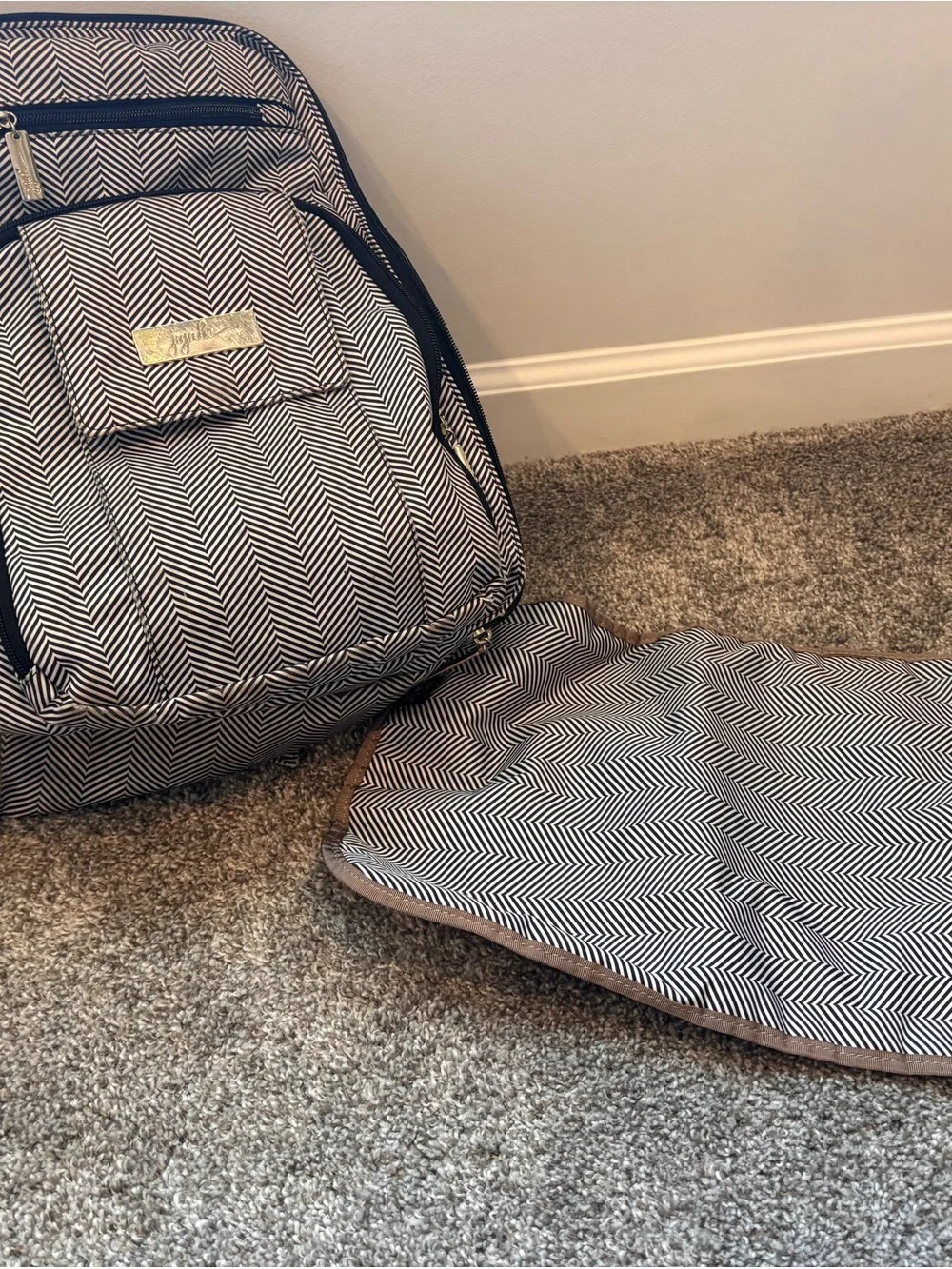 Ju-Ju-Be Right Back Diaper bag/backpack with changing pad Black & White Chevron
